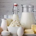 نقش مایعات و لبنیات در افزایش میزان شیر مادر