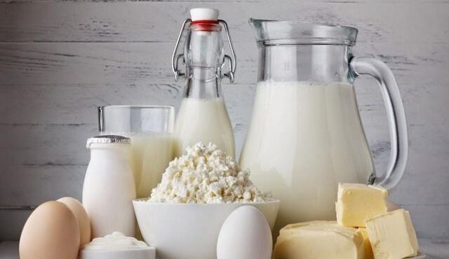 نقش مایعات و لبنیات در افزایش میزان شیر مادر