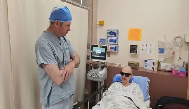 بازگشت بینایی پس از ۲۰ سال با کاشت دندان در چشم!