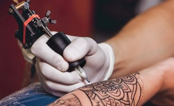 خطر ایدز و هپاتیت با خالکوبی و کاشت حلقه‌های تزیینی